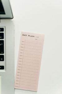Jak efektywnie planować codzienne zadania, by zwiększyć produktywność i mieć więcej czasu na relaks